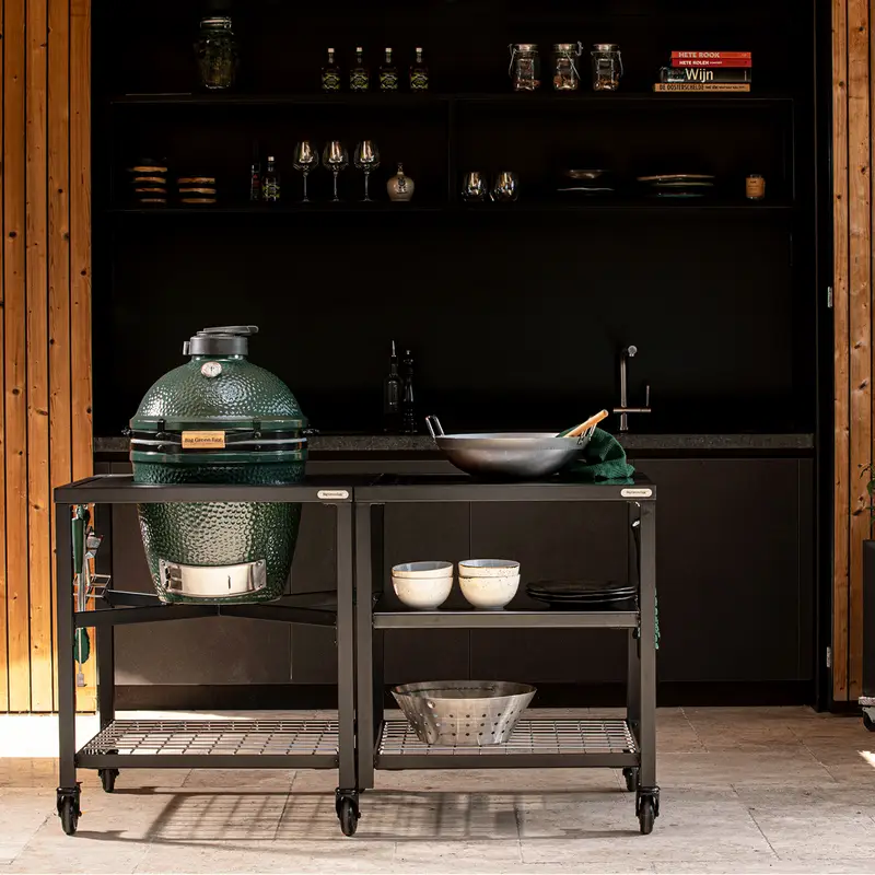 Big Green Egg Medium Ceramic Charcoal Grills
