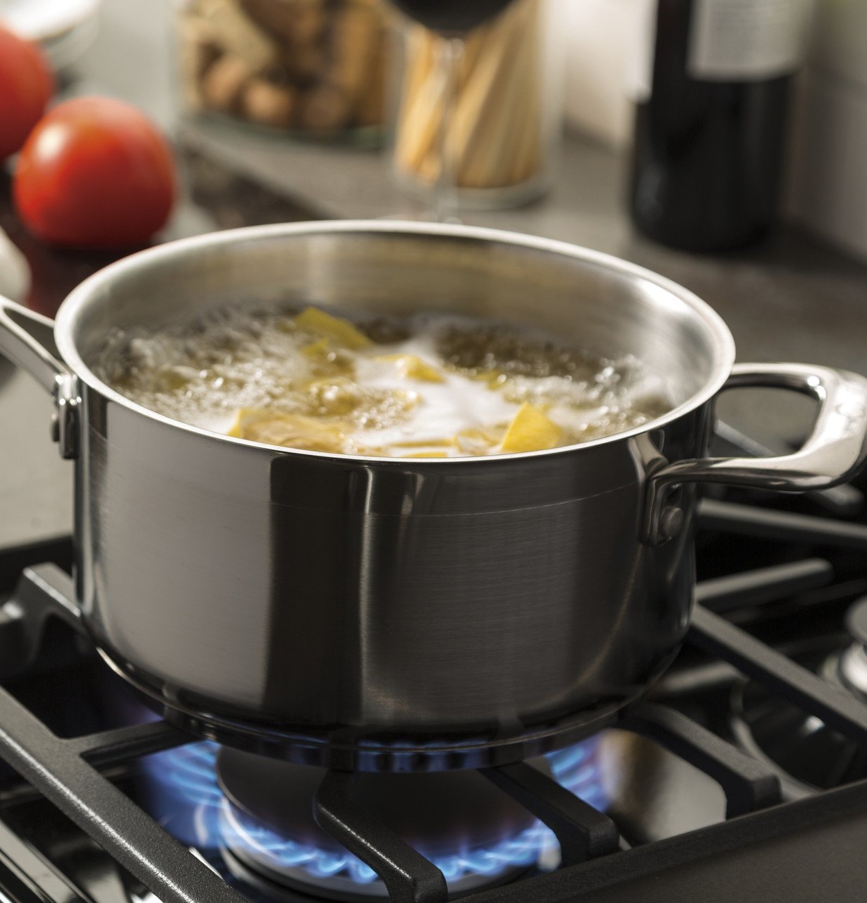 caabe92292d2a3d308685582ade9d2c6cb2ecfd2__27694.jpg GE 30″ Freestanding Gas Range