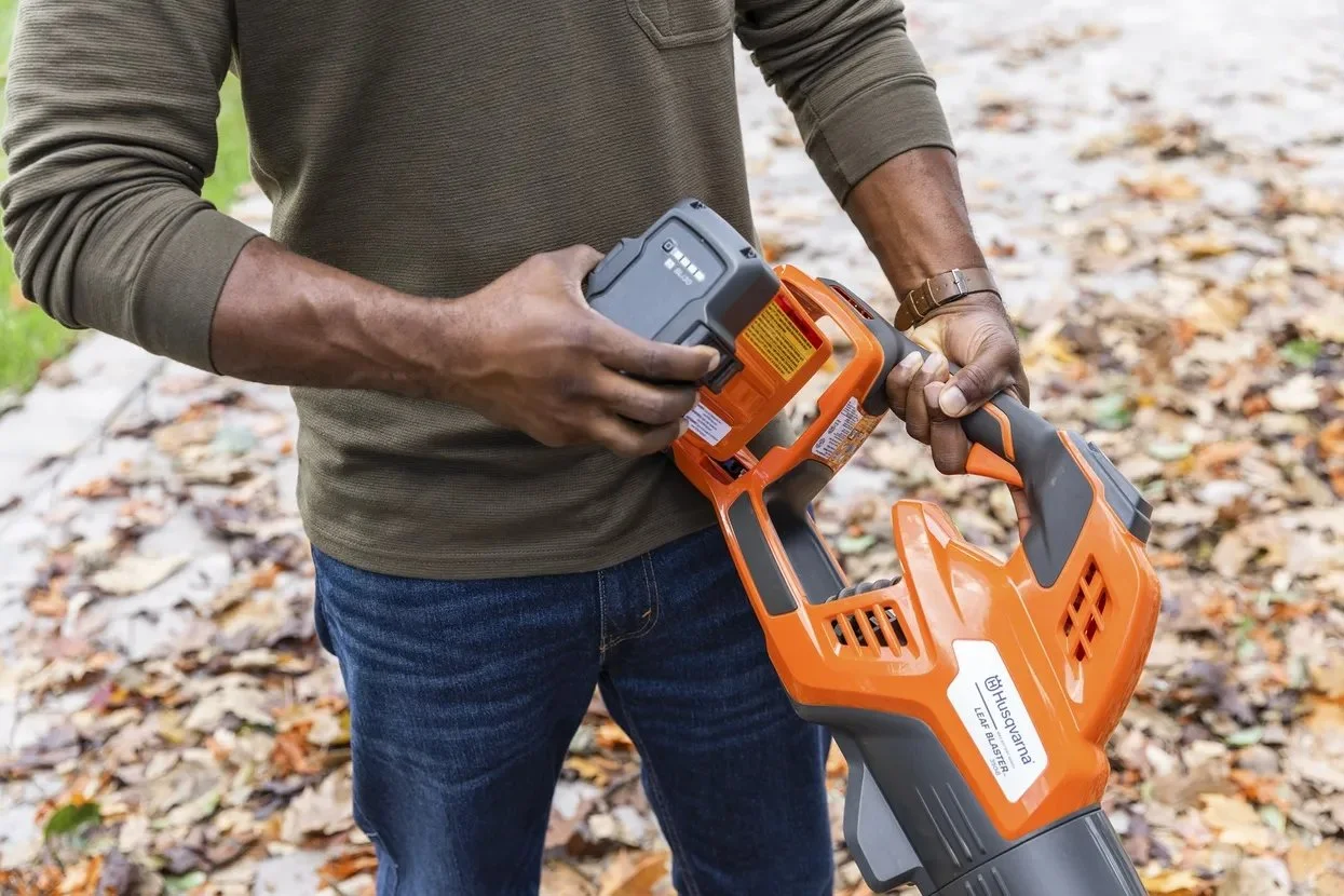 Husqvarna 350iB Leaf Blaster Battery Leafs Blower